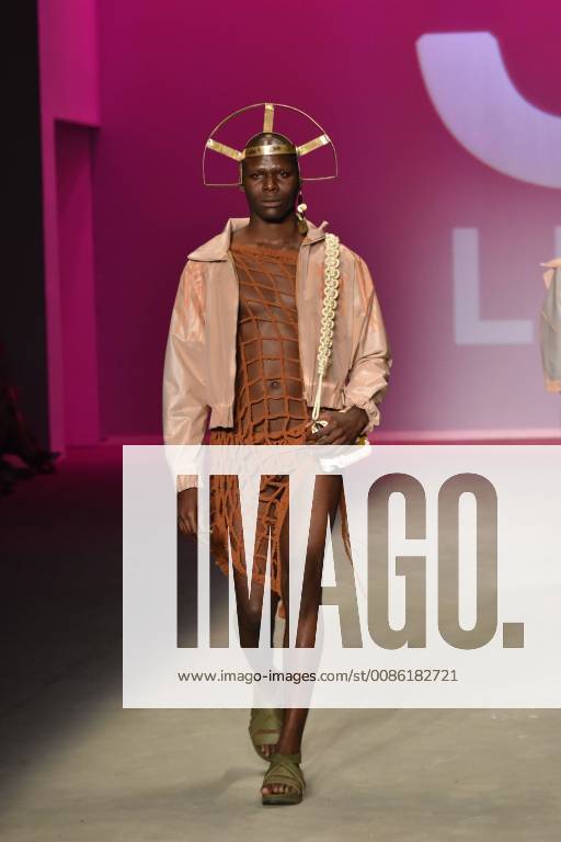 SÃO PAULO, SP - 23.10.2018: SPFW N46 - Top 5 Parade during SPFW N46 held at Espaço Arca, São Paulo, on Tuesday (23). x1626450x RobertoxCasimiro