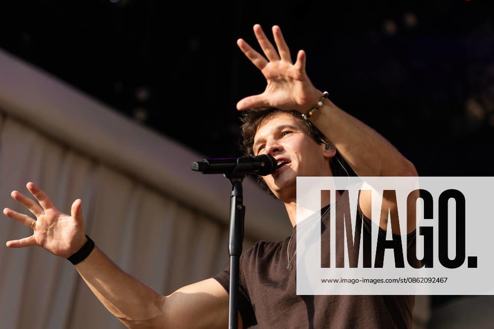 Entertainment Themen der Woche KW29 19.07.2026, Locarno, Piazza Grande, Moon and Stars 2026 Locarno: Wincent Weiss, Wincent Weiss (lead vocals) Locarno Piazza Grande Ticino Switzerland