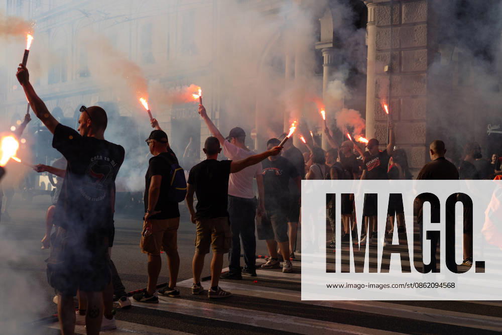 KW29 News - Genoa G8 25th anniversary protest Genoa, July 19, 2026, protesters light flares in memory of Carlo Giuliani Genoa City centre Italy
