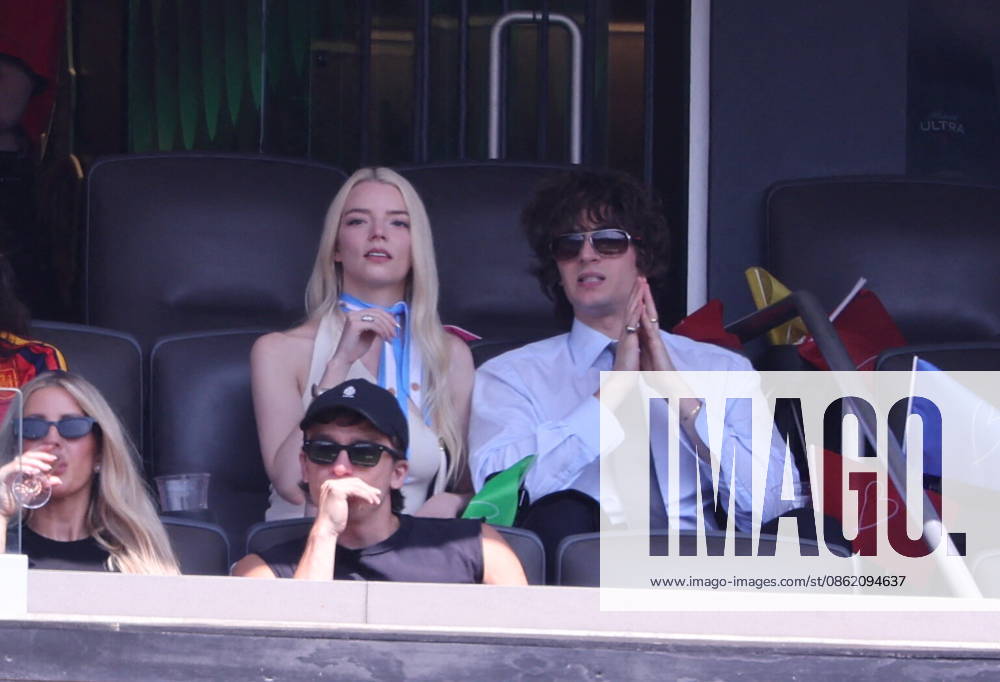 Entertainment Themen der Woche KW29 2026 World Cup Final - Anya Taylor Joy and Husband In The Stands - USA Anya Taylor-Joy and husband, Malcolm Wellman McRae in the stands during the FIFA World Cup 2026 final football match between Spain and Argentina on July 19, 2026 at the New York Stadium in East Rutherford, NJ, USA. Photo by Charles Guerin ABACAPRESS.COM East Rutherford NJ United States