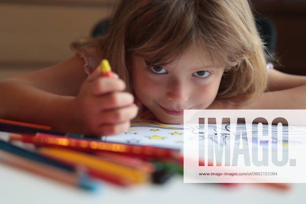 Young girl coloring a unicorn picture with playful expression Ústí nad Orlicí, Pardubice Region, Czechia CR_ILUS260717-2081604-01 ,model released, Symbolfoto ,property released