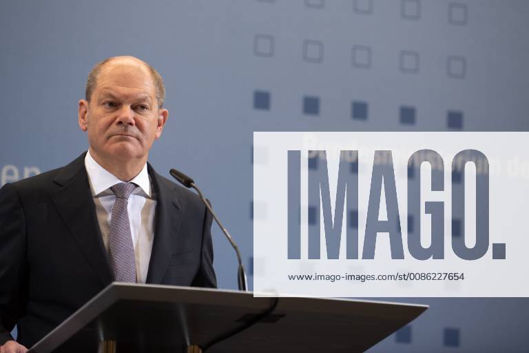 Bundesminister der Finanzen, Olaf Scholz von der Sozialdemokratischen Partei (SPD) spricht waehrend der Pressekonferenz nach der Sitzung des Arbeitskreises Steuerschaetzungen am 25.10.2018 im Bundesfinanzministerium in Berlin, Deutschland.