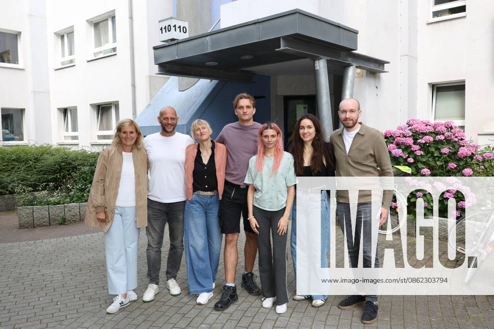 Diana Schulte-Kellinghaus, Sven Rudat, Annette Unger, Ludger Bökelmann, Harriet Herbig-Matten, Katharina Sporen, Henry Tritschler, Fototermin für den Film Mama? im Rahmen der Filmreihe Nordlichter, der NDR dreht in Hamburg für die Serie Nordlichter im Rahmen des Produktionsförderprogramms für Nachwuchsfilmer, Fototermin am Filmset in Hamburg Lokstedt
