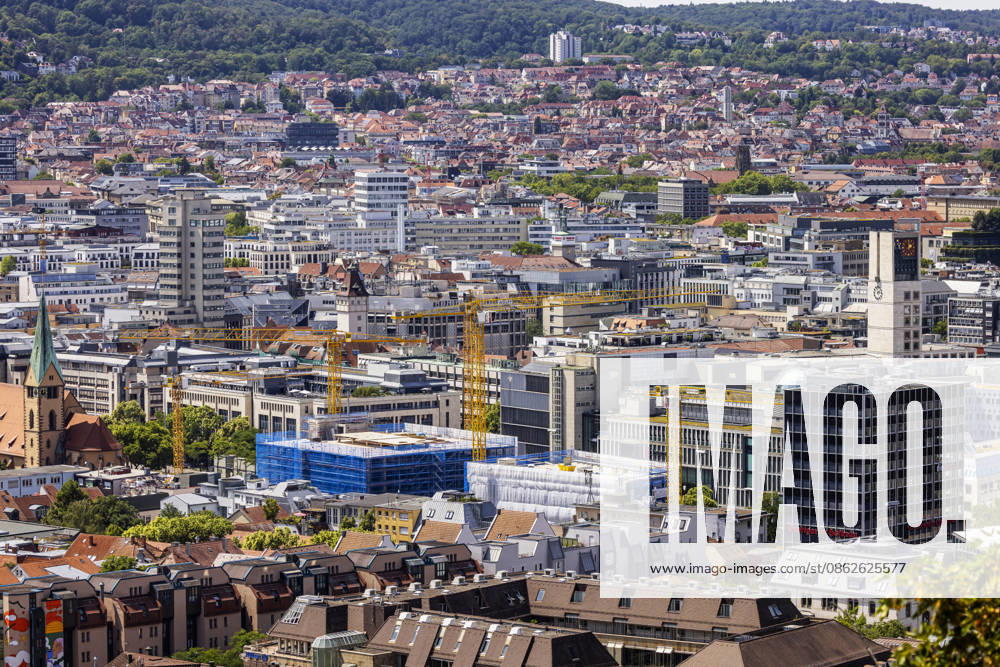 Stadtansicht Stuttgart. Ausblick auf die Innenstadt mit dem Kaufhaus Breuninger und der Baustelle Breuninger Park. 480 Stellflächen für Autos und 150 für Fahrräder sind geplant. Carsharing-Angebote und Ladeinfrastruktur für Elektrofahrzeuge wird es ebenfalls geben, 22.07.2026, Stuttgart, Baden-Württemberg, Deutschland