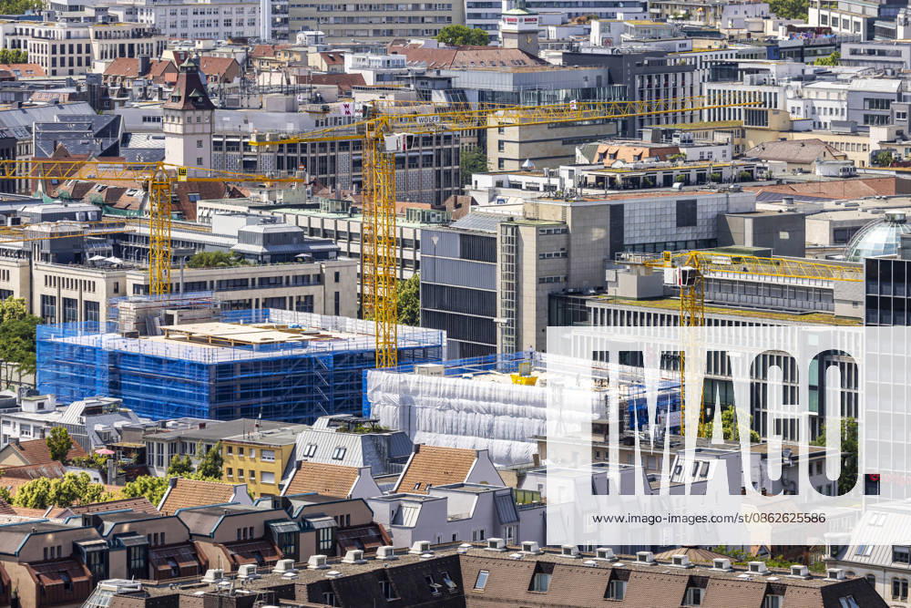 Stadtansicht Stuttgart. Ausblick auf die Innenstadt mit dem Kaufhaus Breuninger und der Baustelle Breuninger Park. 480 Stellflächen für Autos und 150 für Fahrräder sind geplant. Carsharing-Angebote und Ladeinfrastruktur für Elektrofahrzeuge wird es ebenfalls geben, 22.07.2026, Stuttgart, Baden-Württemberg, Deutschland