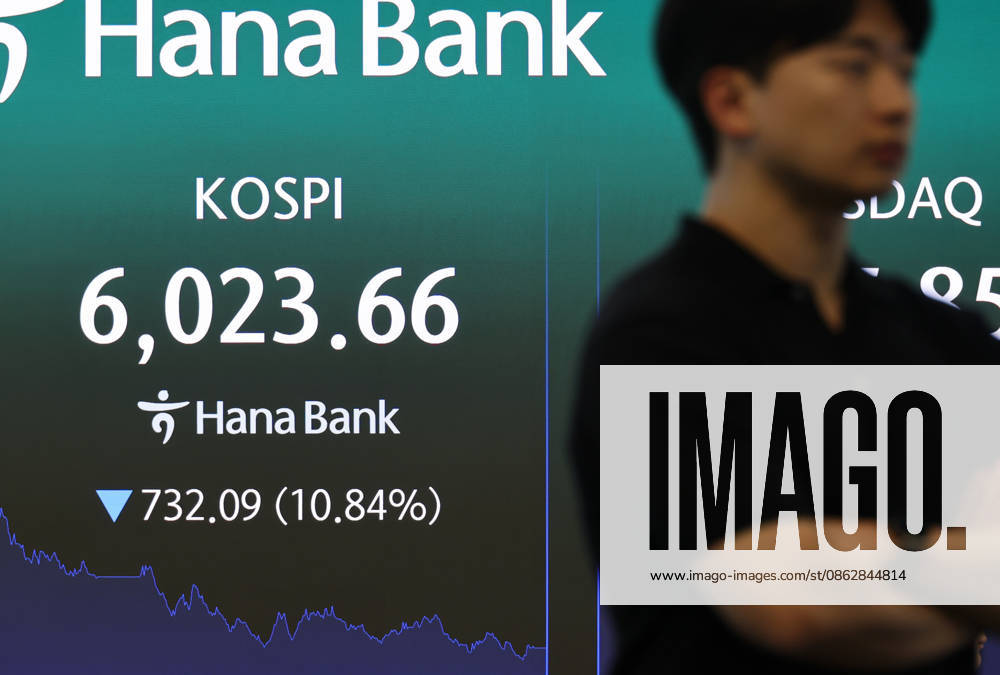 KOSPI sinks over 10 pct KOSPI sinks over 10 pct A financial data screen in the dealing room of Hana Bank in Seoul on July 28, 2026, shows the benchmark Korea Composite Stock Price Index having lost 732.09 points, or 10.84 percent, to close at 6,023.66. South Korean stocks crashed as investors sold off tech shares on intensifying doubts over the future of large-scale investment into artificial intelligence infrastructure. (Yonhap) 2026-07-28 16:11:57 < 1980-2026 YONHAPNEWS AGENCY. .> ¼¿ïƯº°½Ã