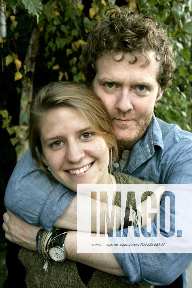 Once Stars to Perform at Oscars Feb 19, 2008 - West Hollywood, CA, USA - MARKETA IRGLOVA and GLEN HANSARD, stars of the movie Once. photographed on Sunset Blvd in West Hollywood, CA on February 9, 2008. They tour under the name The Swell Season and are now dating. During the Academy Awards this weekend, they will give a live peformance of the song Falling Slowly which is nominated for an Oscar for best song Photo by Jonathan Alcorn ZUMA Press. Copyright 2008 by Jonathan Alcorn West Hollywood CA USA