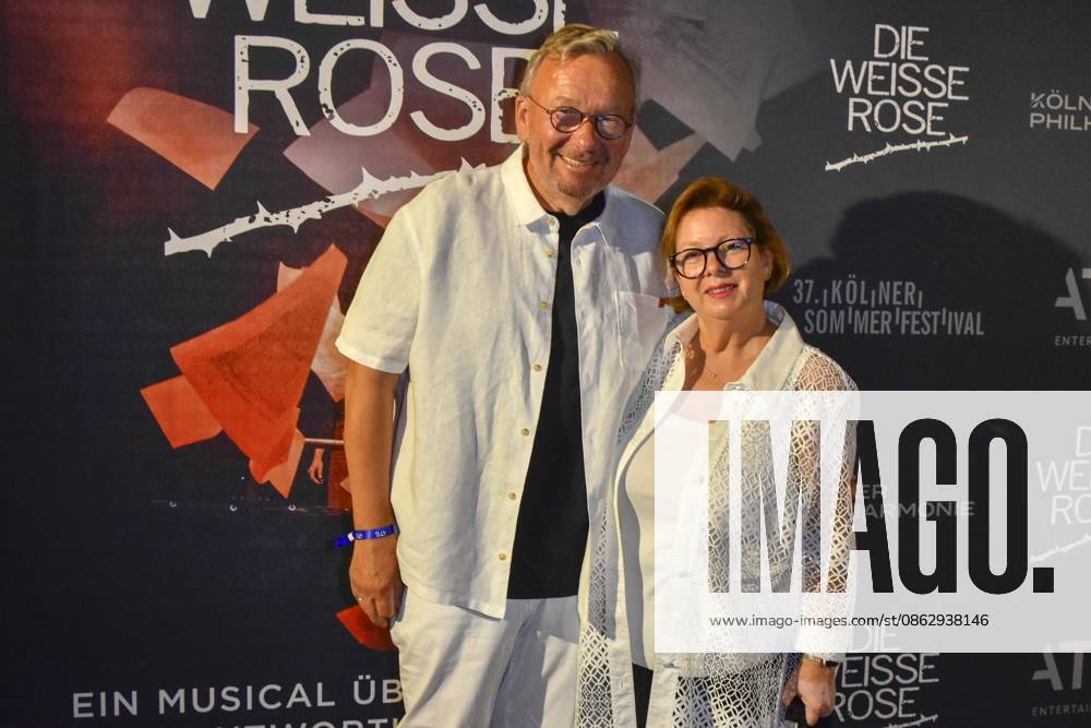ABB SOMMERFESTIVAL- Bernd Stelter mit Frau Anke Stelter zu Gast auf dem roten Teppich bei der eroeffnungs Gala des 37.Koelner Sommerfestival mit dem Musical Die Weisse Rose in der Koelner Philharmonie am 28.07.2026 in Koeln Hamburg Deutschland