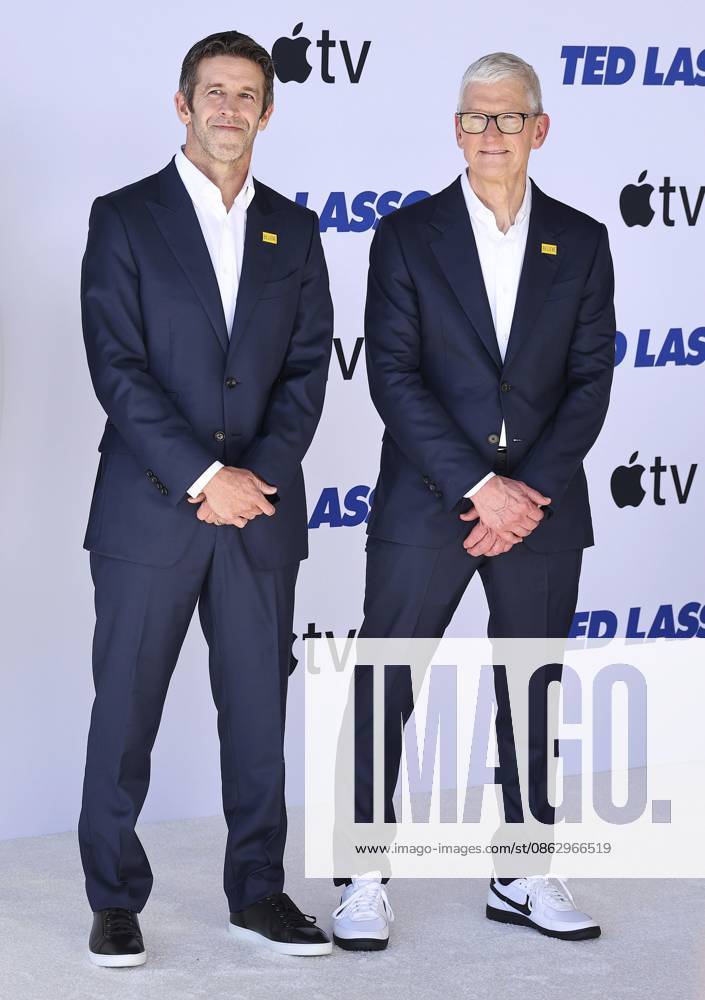 John Ternus und Tim Cook bei der Premiere der vierten Staffel von Apple TV Ted Lasso am 27. Juli 2026 im Academy Museum of Motion Pictures in Los Angeles, USA, Los Angeles, Kalifornien, USA, Los Angeles, Kalifornien, USA John Ternus and Tim Cook at the premiere of Apple TV s Ted Lasso Season 4 held at Academy Museum of Motion Pictures in Los Angeles, USA on July 27, 2026, Los Angeles, CA, USA, Los Angeles, California, USA
