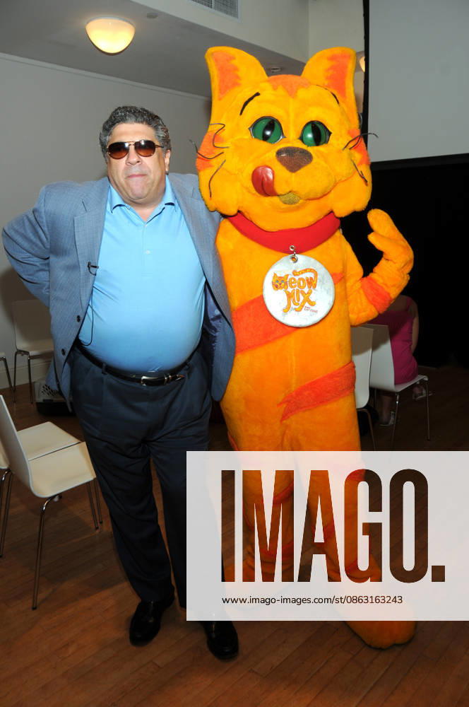 FILE PHOTO** Actor Vincent Pastore died today at the age of 80...New York, NY-6 21 08--New Yorkers (and Their Cats) Auditioned To Be on â€oeThe Meow Mix Game Showâ€�â€?the Worldâ€⠢s First Game Show to Test How Well People Can Think Like Their Cat. The producers of The Meow Mix Game Show were in town for two days looking for the purrfect cat-testants to appear on the worldâ€⠢s first game show to test how well people can think like their cat. The 30-minute program, in which cats and their humans will compete as a team, will air on Game Show Network (GSN) on November 15, 2008. ..The audition process included a quiz (for people) on general feline knowledge, as well as a Holly - ZUMAr334 20080622_znp_r334_004