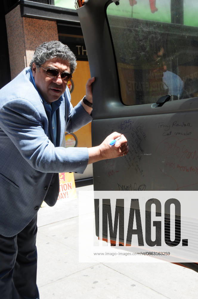 FILE PHOTO** Actor Vincent Pastore died today at the age of 80...New York, NY-6 21 08--New Yorkers (and Their Cats) Auditioned To Be on â€oeThe Meow Mix Game Showâ€�â€?the Worldâ€⠢s First Game Show to Test How Well People Can Think Like Their Cat. The producers of The Meow Mix Game Show were in town for two days looking for the purrfect cat-testants to appear on the worldâ€⠢s first game show to test how well people can think like their cat. The 30-minute program, in which cats and their humans will compete as a team, will air on Game Show Network (GSN) on November 15, 2008. ..The audition process included a quiz (for people) on general feline knowledge, as well as a Holly - ZUMAr334 20080622_znp_r334_008