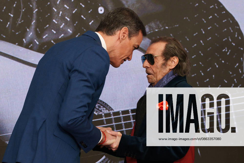 Flamenco guitarist Pepe Habichuela dies at age 82. File photo. Prime Minister Pedro Sánchez, presents an award to musician José Antonio Carmona (Pepe Habichuela), during a tribute to the Romani people marking the 600th anniversary of their arrival in Spain, at the Moncloa Complex on February 21, 2026, in Madrid, Spain. The event, titled GELEM, GELEM, brought together figures from the worlds of culture, politics, academia, and social activism to champion the struggle for equal rights for the Romani people and their cultural richness. Madrid, Spain