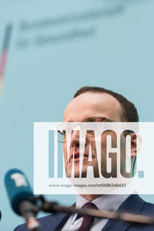 Bundesminister f??r Gesundheit, Jens Spahn von der Christlich Demokratischen Union (CSU) spricht gibt ein Statement zu dem geplanten Kabinettsbeschluss des Gesetzentwurfs zur Verbesserung der Zusammenarbeit und der Strukturen bei der Organspende (GZSO) im Bundesministerium f??r Gesundheit am 31.10.2018 in Berlin, Deutschland.