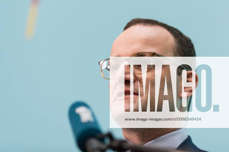 Bundesminister f??r Gesundheit, Jens Spahn von der Christlich Demokratischen Union (CSU) spricht gibt ein Statement zu dem geplanten Kabinettsbeschluss des Gesetzentwurfs zur Verbesserung der Zusammenarbeit und der Strukturen bei der Organspende (GZSO) im Bundesministerium f??r Gesundheit am 31.10.2018 in Berlin, Deutschland.