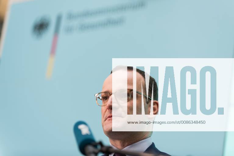 Bundesminister f??r Gesundheit, Jens Spahn von der Christlich Demokratischen Union (CSU) spricht gibt ein Statement zu dem geplanten Kabinettsbeschluss des Gesetzentwurfs zur Verbesserung der Zusammenarbeit und der Strukturen bei der Organspende (GZSO) im Bundesministerium f??r Gesundheit am 31.10.2018 in Berlin, Deutschland.