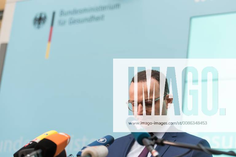 Bundesminister f??r Gesundheit, Jens Spahn von der Christlich Demokratischen Union (CSU) spricht gibt ein Statement zu dem geplanten Kabinettsbeschluss des Gesetzentwurfs zur Verbesserung der Zusammenarbeit und der Strukturen bei der Organspende (GZSO) im Bundesministerium f??r Gesundheit am 31.10.2018 in Berlin, Deutschland.
