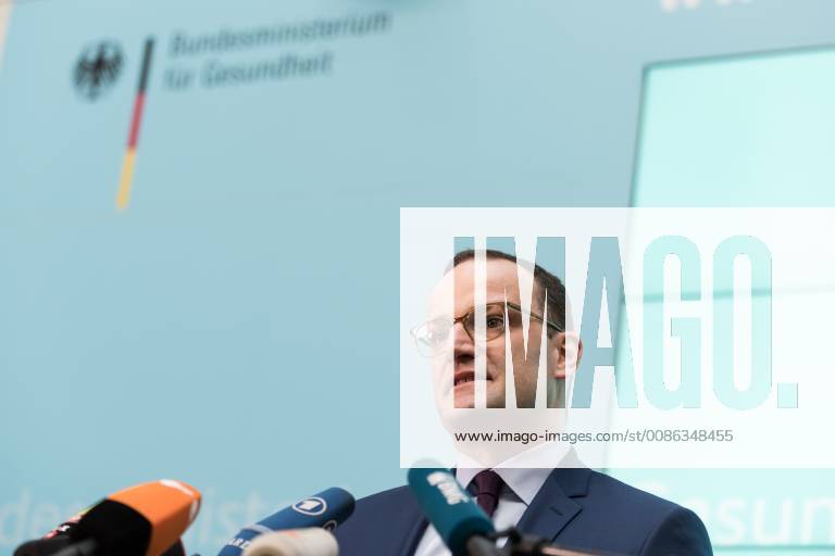 Bundesminister f??r Gesundheit, Jens Spahn von der Christlich Demokratischen Union (CSU) spricht gibt ein Statement zu dem geplanten Kabinettsbeschluss des Gesetzentwurfs zur Verbesserung der Zusammenarbeit und der Strukturen bei der Organspende (GZSO) im Bundesministerium f??r Gesundheit am 31.10.2018 in Berlin, Deutschland.