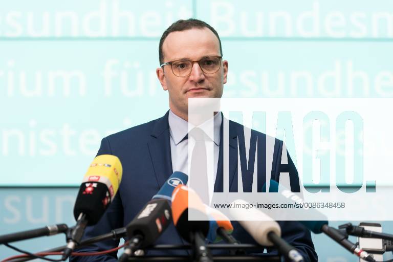 Bundesminister f??r Gesundheit, Jens Spahn von der Christlich Demokratischen Union (CSU) spricht gibt ein Statement zu dem geplanten Kabinettsbeschluss des Gesetzentwurfs zur Verbesserung der Zusammenarbeit und der Strukturen bei der Organspende (GZSO) im Bundesministerium f??r Gesundheit am 31.10.2018 in Berlin, Deutschland.