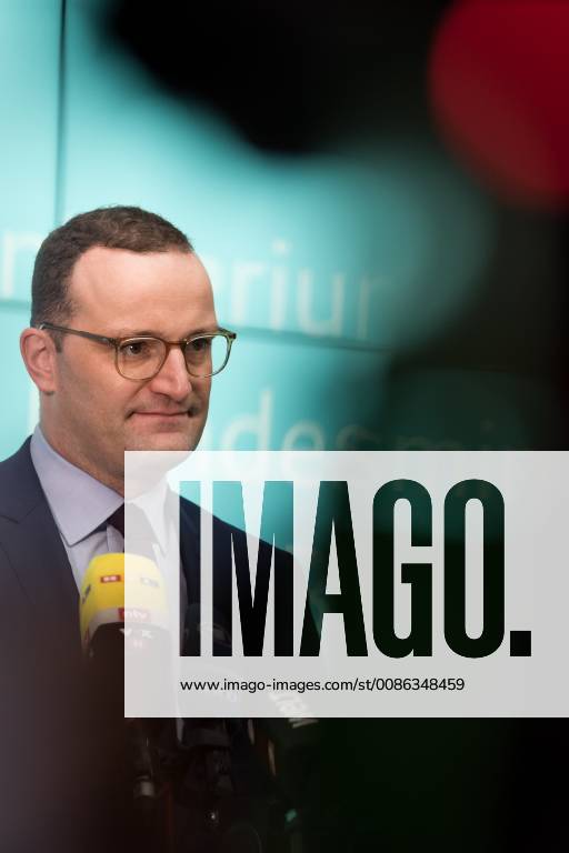Bundesminister f??r Gesundheit, Jens Spahn von der Christlich Demokratischen Union (CSU) spricht gibt ein Statement zu dem geplanten Kabinettsbeschluss des Gesetzentwurfs zur Verbesserung der Zusammenarbeit und der Strukturen bei der Organspende (GZSO) im Bundesministerium f??r Gesundheit am 31.10.2018 in Berlin, Deutschland.