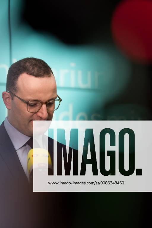 Bundesminister f??r Gesundheit, Jens Spahn von der Christlich Demokratischen Union (CSU) spricht gibt ein Statement zu dem geplanten Kabinettsbeschluss des Gesetzentwurfs zur Verbesserung der Zusammenarbeit und der Strukturen bei der Organspende (GZSO) im Bundesministerium f??r Gesundheit am 31.10.2018 in Berlin, Deutschland.