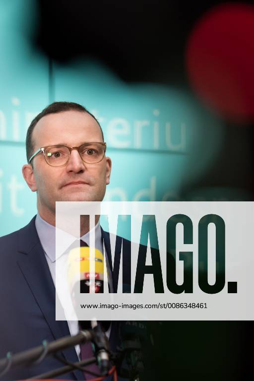 Bundesminister f??r Gesundheit, Jens Spahn von der Christlich Demokratischen Union (CSU) spricht gibt ein Statement zu dem geplanten Kabinettsbeschluss des Gesetzentwurfs zur Verbesserung der Zusammenarbeit und der Strukturen bei der Organspende (GZSO) im Bundesministerium f??r Gesundheit am 31.10.2018 in Berlin, Deutschland.