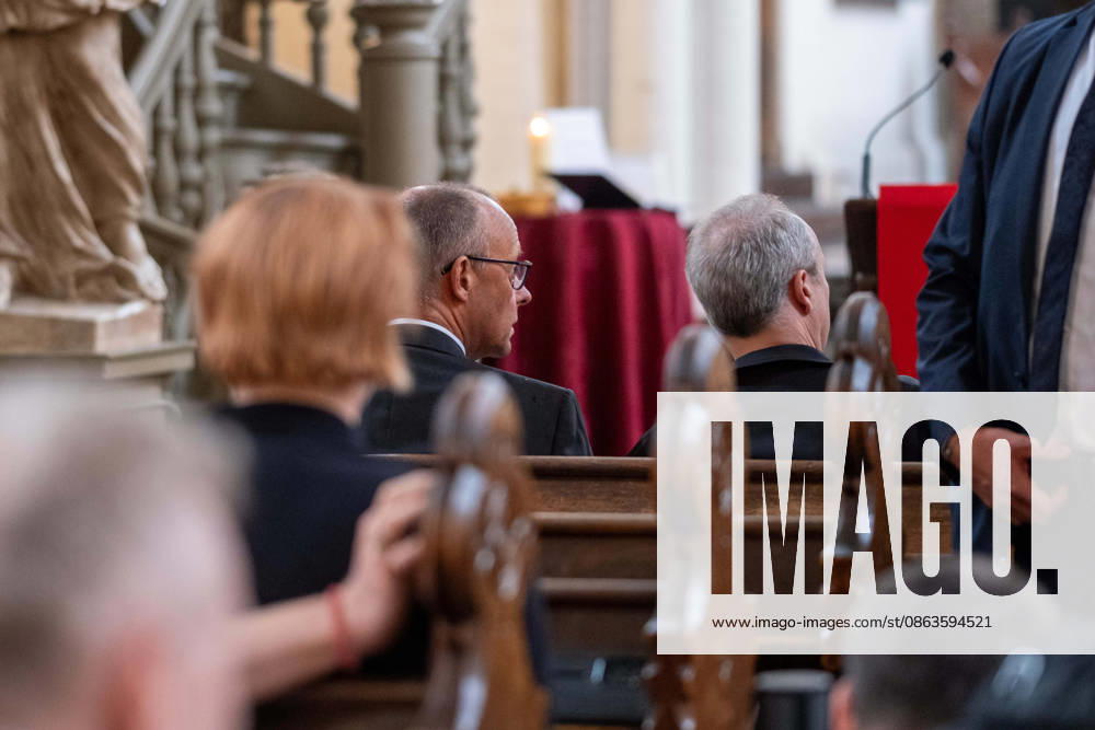 Bundeskanzler Friedrich Merz bei der Trauerandacht in der Berliner Kirche St. Marien mit anschließendem Trauermarsch nach dem Terroranschlag auf die Berliner Christopher STreet Day Parade (CSD, Berlin Pride 29 9.Personen wurden bei der Amokfahrt verletzt eine Person kam ums Leben. Chancellor Friedrich Merz attended a memorial service at St. Marien Church in Berlin, followed by a memorial march, after the terrorist attack on the Berlin Christopher Street Day Parade (CSD, Berlin Pride). Nine people were injured in the rampage, and one person was killed. Terroranschlag auf Berliner CSD - Trauerandacht und Trauermarsch