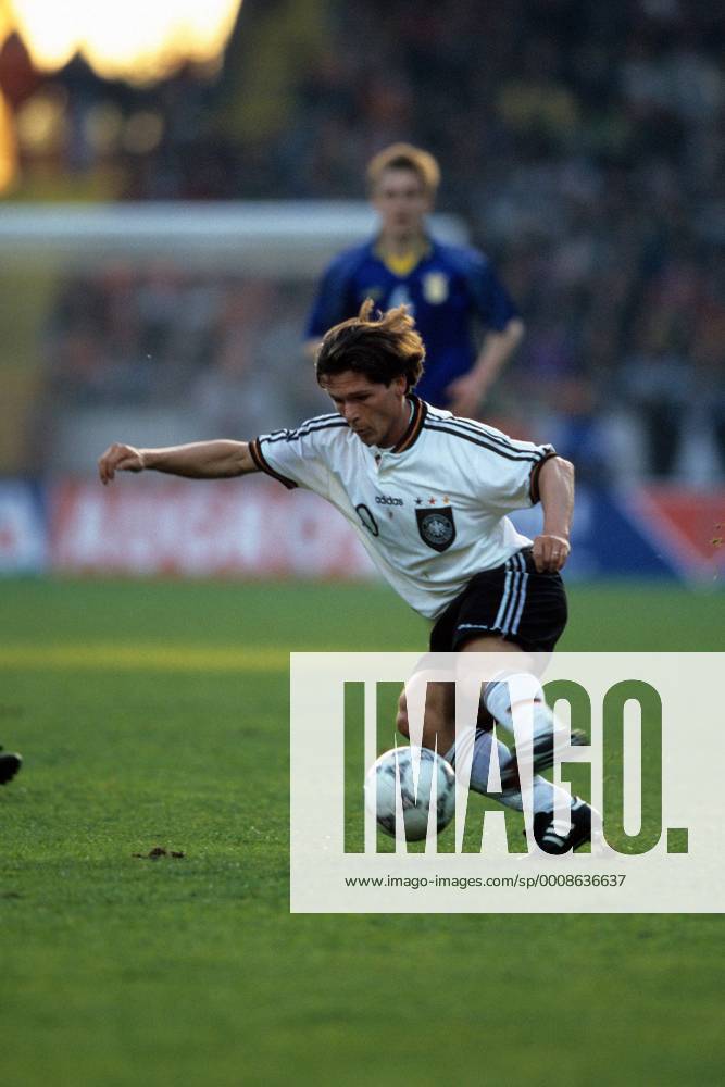 Bremen - WM Qualifikation 1997 - Deutschland vs Ukraine 2:0 - Dariusz Wosz (GER) Herren Nationalteam Länderspiel WM Quali 1997 Aktion Einzelbild Freisteller
