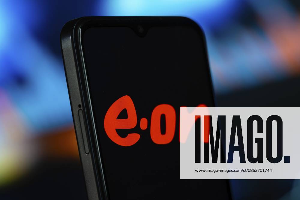 Essen, Deutschland — 7. Juli 2026: Das E.ON Logo ist auf einem Smartphone zu sehen Essen, Germany- 7 July 2026: E.ON logo is seen on a smartphone