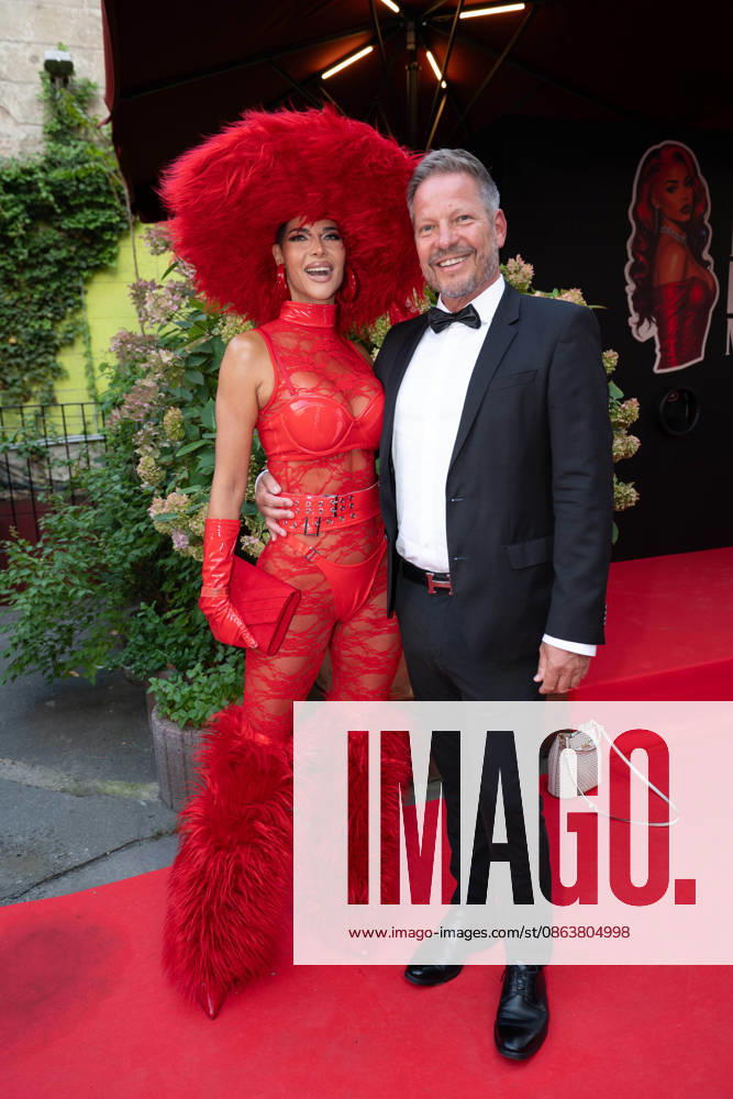 Micaela Schaefer mit Freund Dirk Wiemer bei KATJAS LUCKY NUMBER 30 - KATJA KRASAVICE FEIERT IHREN 30. GEBURTSTAG im Ballhaus Berlin in Berlin am 10.08.2026