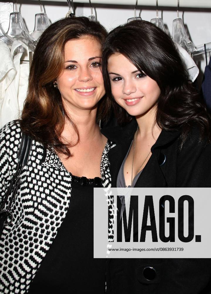 Octavio Carlin Atelier Grand Opening October 18, 2008 - Los Angeles, California, U.S. - 17 October 2008 - Los Angeles, California - Selena Gomez and mother Mandy Gomez. Octavio Carlin Atelier Grand Opening for Carlin Collection Launch held at Carlin Atelier. Photo Credit: Kevan Brooks AdMedia