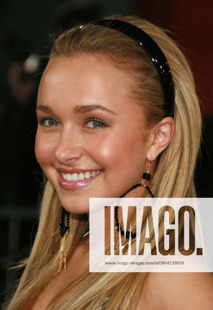 Hollywood, California - Hayden Panettiere. Rocky Balboa Premiere held at Mann s Chinese Theater. Hollywood USA - ZUMAa123 20260817_zaa_a123_031