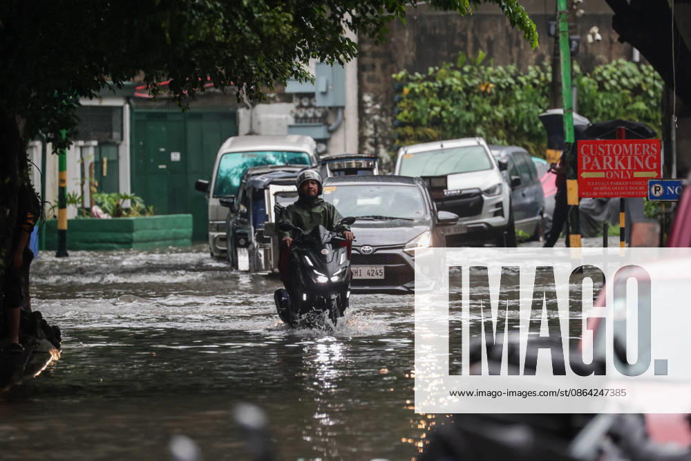 Southwest monsoon continues to bring rain in Manila, Philippines Filipinos navigate through a flooded road in Makati City, Manila, Philippines on August 17, 2026. According to the Philippine Atmospheric, Geophysical, Astronomical and Services Administrations (PAGASA) latest weather forecast, the southwest monsoon will continue to bring heavy rainfall in Luzon. Manila PHILIPPINES