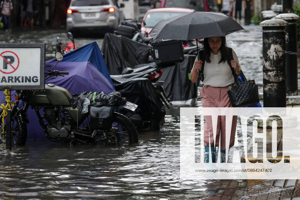 Southwest monsoon continues to bring rain in Manila, Philippines Filipinos navigate through a flooded road in Makati City, Manila, Philippines on August 17, 2026. According to the Philippine Atmospheric, Geophysical, Astronomical and Services Administrations (PAGASA) latest weather forecast, the southwest monsoon will continue to bring heavy rainfall in Luzon. Manila PHILIPPINES