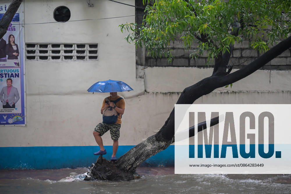 Filipinos brave the floods brought by torrential monsoon rains at Taft Ave., Manila, Metro Manila. Two days ago, Metro Manila and neighboring provinces experienced a hot and humid weather. Monsoon rain came back yesterday and persisted throughout the day with flash floods in different areas of the metropolitan. Philippines - ZUMAr240 20260817_zip_r240_065