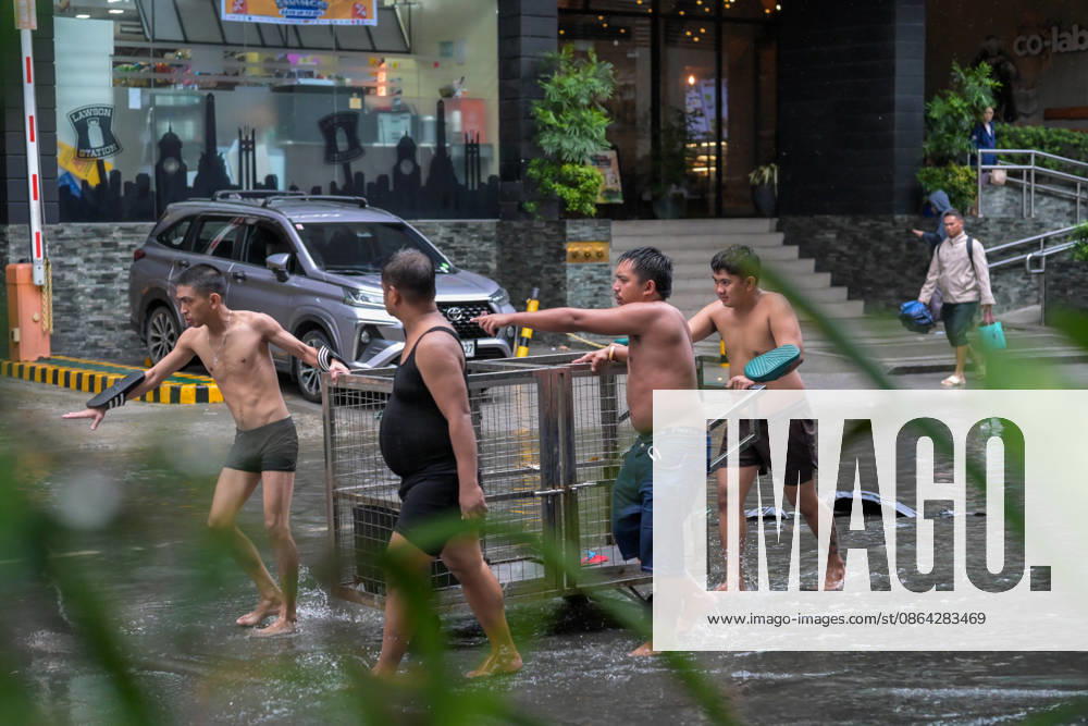 Filipinos brave the floods brought by torrential monsoon rains at Taft Ave., Manila, Metro Manila. Two days ago, Metro Manila and neighboring provinces experienced a hot and humid weather. Monsoon rain came back yesterday and persisted throughout the day with flash floods in different areas of the metropolitan. Philippines - ZUMAr240 20260817_zip_r240_039