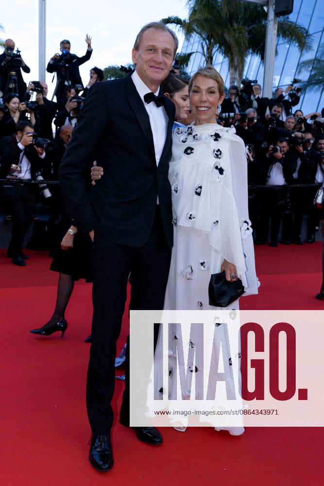 News from August 18, 2026: Mathilde Favier, Dior’s director of public relations, and her partner, film producer Nicolas Altmayer, died yesterday in a car accident in the Deux-Sèvres department. Nicolas Altmayer, Mathilde Favier walking the red carpet for the film Amarga Navidad at the 79th Cannes International Film Festival, May 19, 2026. Olivier Borde, Bestimage. Red carpet for Amarga Navidad at the 79th Cannes International Film Festival on May 19, 2026, in Cannes, France.