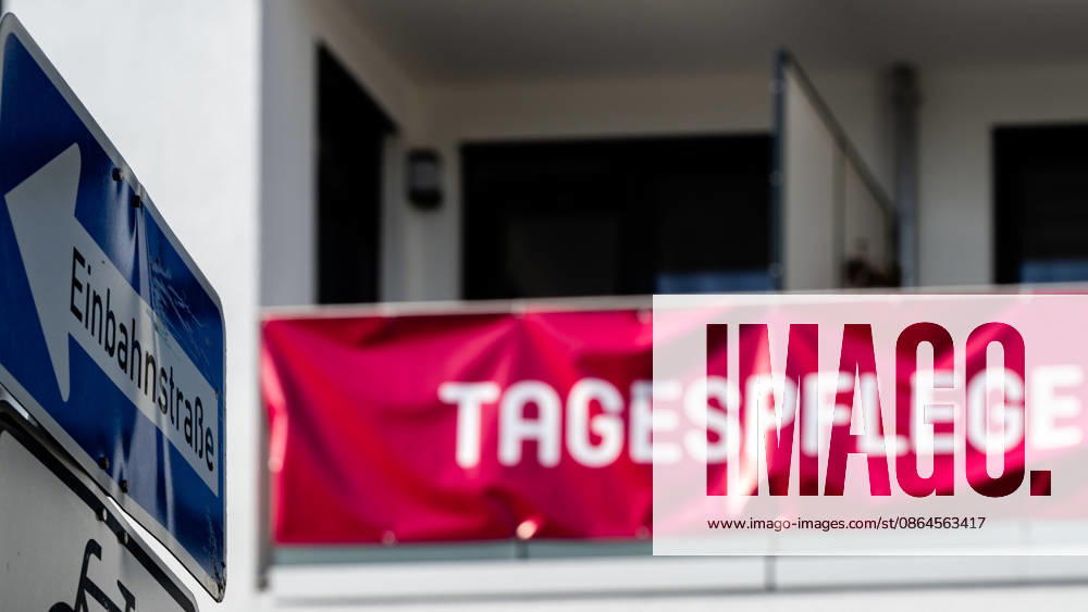 Deutschland,Sachsen, Bautzen : Außenansicht und Hinweisschild der Tagespflege im aiutanda Lebenspark ãAm StadtwallÒ in der Töpferstraße in Bautzen. Tagespflegeeinrichtungen unterstützen pflegebedürftige Menschen tagsüber bei Betreuung und Versorgung und können zugleich pflegende Angehörige entlasten. Foto : Steffen Unger Honorarfrei für Produkte von Sächsische.de und Sächsischer Zeitung Steffen Unger Tel: 0178 43 50 786 email: steffen_unger@gmx.de Besondere Hinweise :
