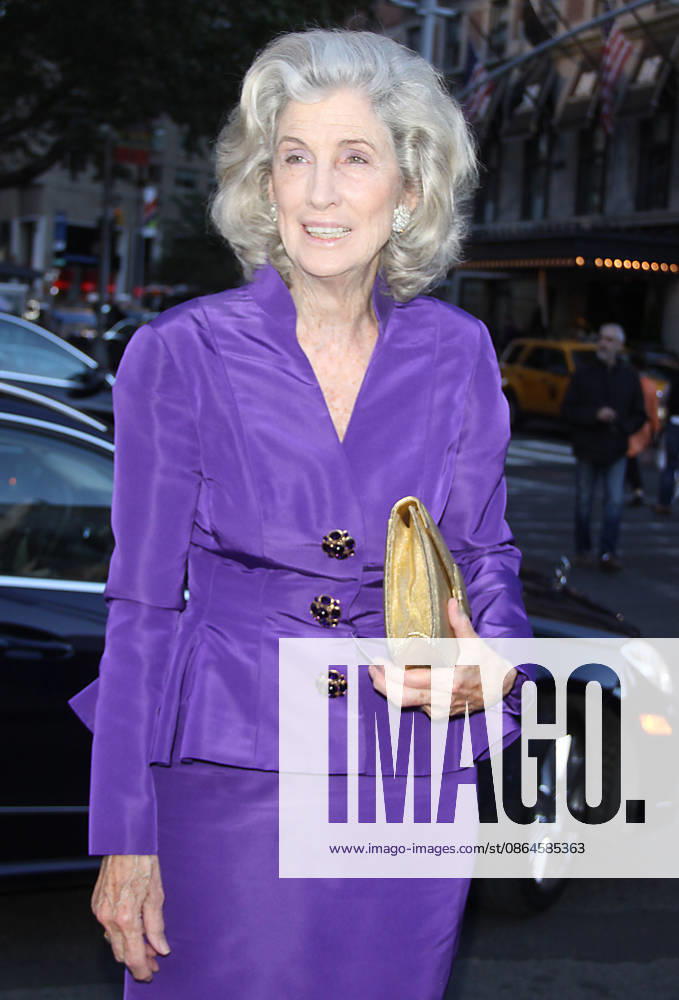 **FILE PHOTO** Nancy Kissinger Has Passed Away. September 23, 2013 Nancy Kissinger at the sesaon opening of Metropolitan Opera Season Opening Performance Of Tchaikovsky s Eugene Onegin sponsor by Jaguar at the Metropolitan Opera House in New York City.