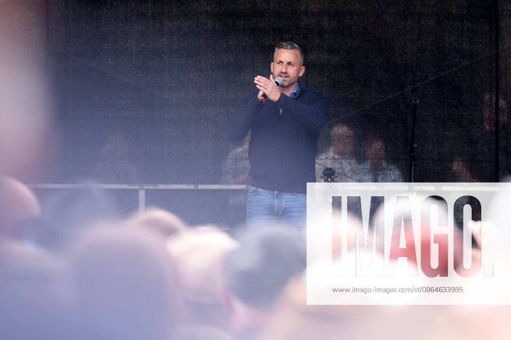 Simson-Ausfahrt mit Ulrich Siegmund. Landtagswahlkampf in Sachsen-Anhalt der AfD mit dem Spitzenkandidat Ulrich Siegmund. Im Bild Ulrich Siegmund (AfD) auf der Buehne (Bühne). Landtagswahlkampf, AfD, Simson-Ausfahrt am 23.08.2026 in Quedlinburg Deutschland.