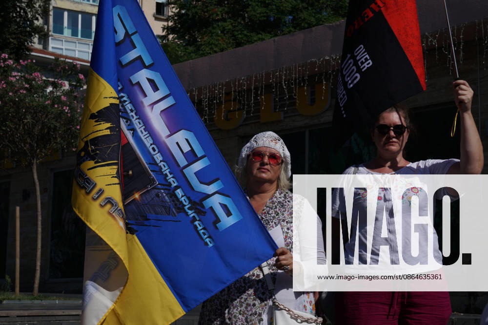 Ukrainians living in Turkey hold portraits of missing soldiers and flags as they gather to mark their National Flag Day, in Istanbul, Turkey, August 23, 2026. Beyoglu Turkey - ZUMAu194 20260823_zip_u194_001