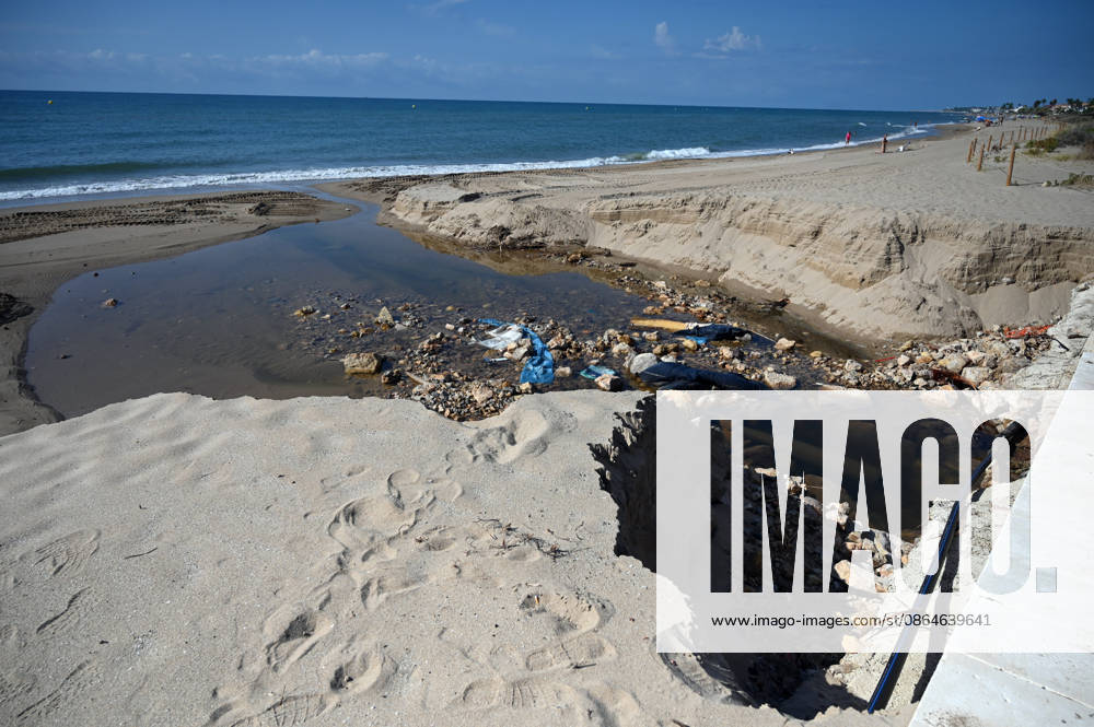 Damage after the storm in Tarragona - 23 Aug 2026 A view of the beach after the storm in Roda de Bera, Tarragona Following the storm in Tarragona, several cars and streets with damage are the result of the heavy downpour that fell on Friday, August 21st. Roda de Berà Spain