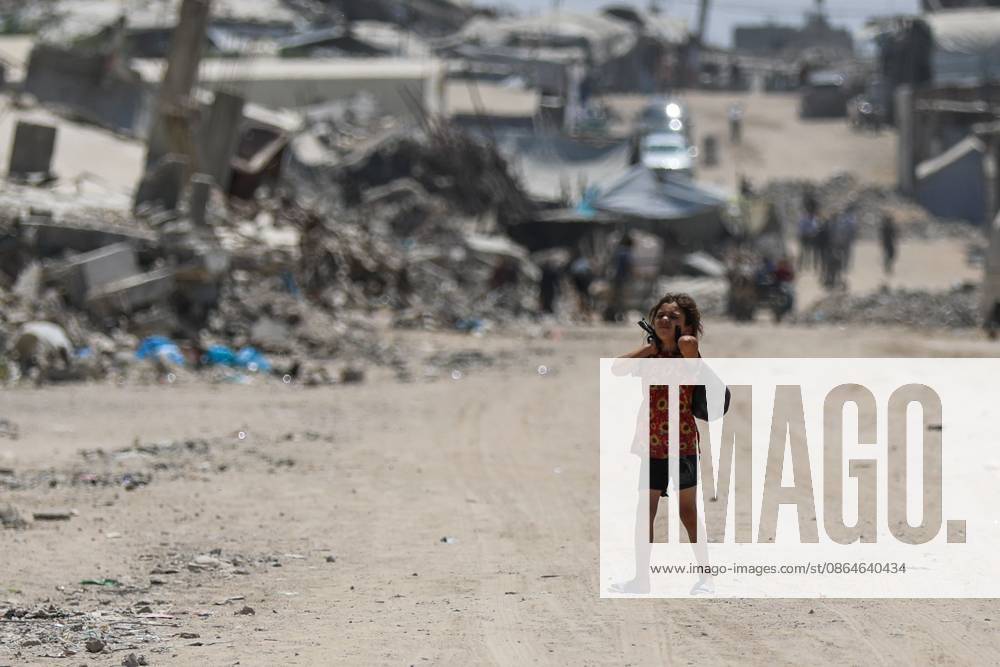 Jabalia, Palestine, State of: JABALIA REFUGEE CAMP, NORTHERN GAZA STRIP, PALESTINE, AUGUST 23, 2026: Palestinians live amid the rubble of destroyed homes and extensive damage in Jabalia refugee camp in the northern Gaza Strip, facing difficult living conditions as they seek safety and basic necessities. Jabalia Palestine, State of - ZUMAq101 20260824_zna_q101_002