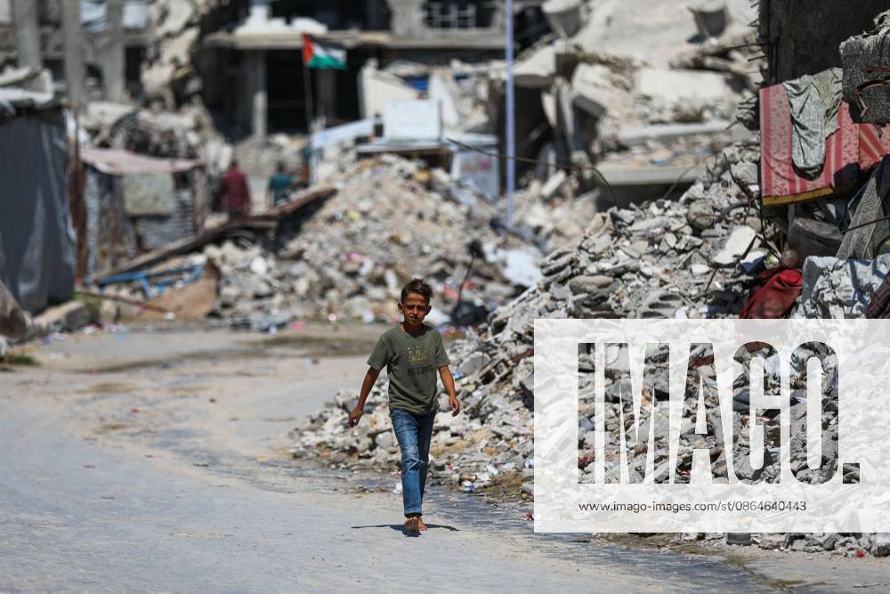 Jabalia, Palestine, State of: JABALIA REFUGEE CAMP, NORTHERN GAZA STRIP, PALESTINE, AUGUST 23, 2026: Palestinians live amid the rubble of destroyed homes and extensive damage in Jabalia refugee camp in the northern Gaza Strip, facing difficult living conditions as they seek safety and basic necessities. Jabalia Palestine, State of - ZUMAq101 20260824_zna_q101_011