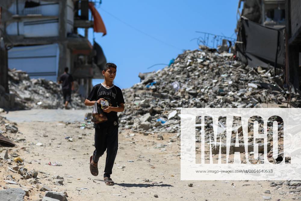 Jabalia, Palestine, State of: JABALIA REFUGEE CAMP, NORTHERN GAZA STRIP, PALESTINE, AUGUST 23, 2026: Palestinians live amid the rubble of destroyed homes and extensive damage in Jabalia refugee camp in the northern Gaza Strip, facing difficult living conditions as they seek safety and basic necessities. Jabalia Palestine, State of - ZUMAq101 20260824_zna_q101_007