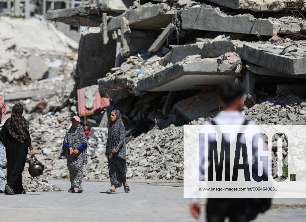 Jabalia, Palestine, State of: JABALIA REFUGEE CAMP, NORTHERN GAZA STRIP, PALESTINE, AUGUST 23, 2026: Palestinians live amid the rubble of destroyed homes and extensive damage in Jabalia refugee camp in the northern Gaza Strip, facing difficult living conditions as they seek safety and basic necessities. Jabalia Palestine, State of - ZUMAq101 20260824_zna_q101_027