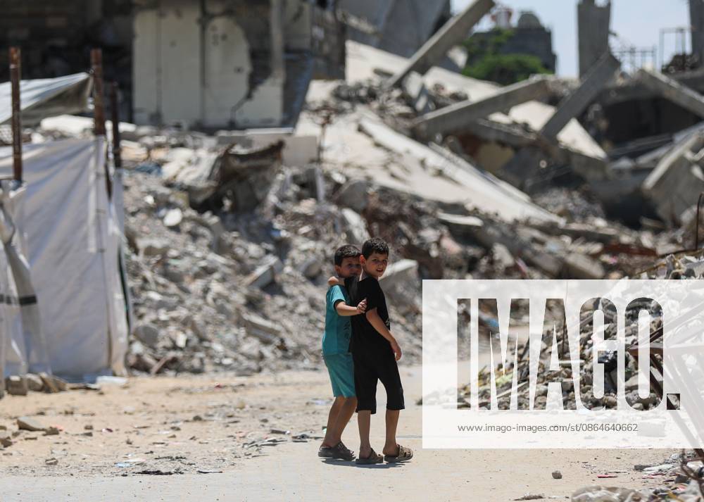 Jabalia, Palestine, State of: JABALIA REFUGEE CAMP, NORTHERN GAZA STRIP, PALESTINE, AUGUST 23, 2026: Palestinians live amid the rubble of destroyed homes and extensive damage in Jabalia refugee camp in the northern Gaza Strip, facing difficult living conditions as they seek safety and basic necessities. Jabalia Palestine, State of - ZUMAq101 20260824_zna_q101_028