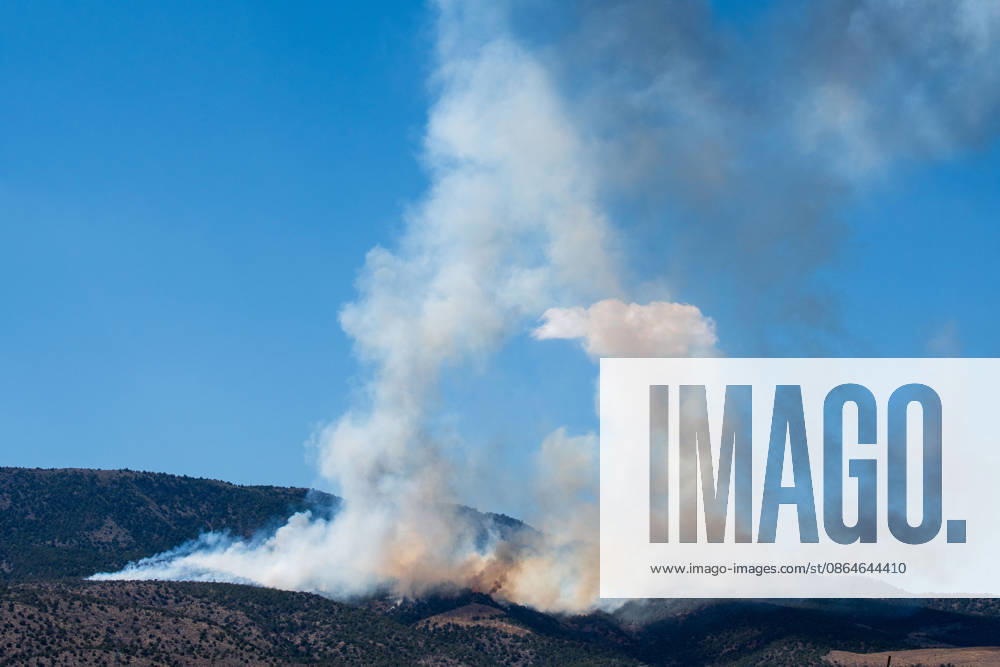 Smoke and flames are visible on a hillside as the Big Mountain Fire burns southwest of Elberta, Utah, United States, on August 23, 2026. State and local air and ground resources were deployed to fight the wildland fire, which rapidly reached an estimated 30 acres with zero containment. Elberta USA - ZUMAm292 20260823_znp_m292_015