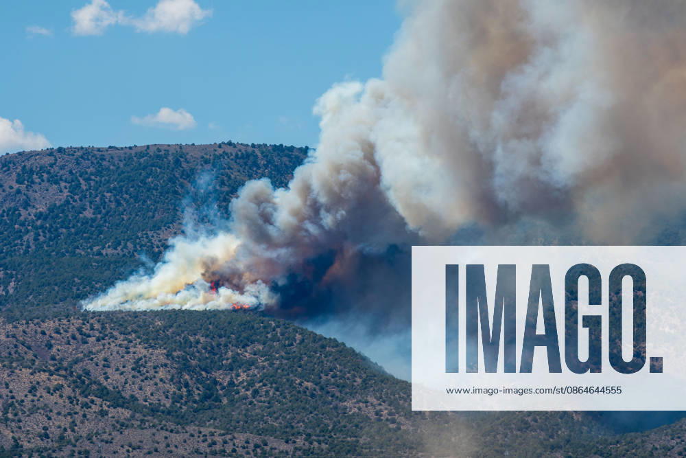 Smoke and flames are visible on a hillside as the Big Mountain Fire burns southwest of Elberta, Utah, United States, on August 23, 2026. State and local air and ground resources were deployed to fight the wildland fire, which rapidly reached an estimated 30 acres with zero containment. Elberta USA - ZUMAm292 20260823_znp_m292_034