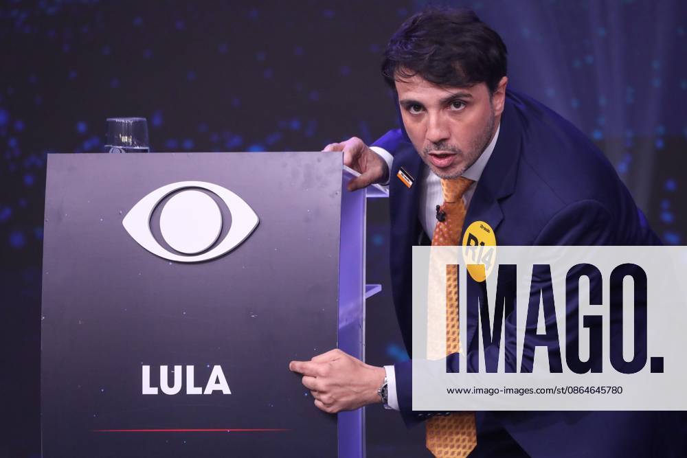 Band hosts the first presidential debate without Lula and Flavio Bolsonaro. Sao Paulo, SP. 23.08.2026 - Presidential Debate - Candidate Renan Santos (mission) during the first debate of the presidential race elections promoted by TV Bandeirantes, at the station s headquarters, in the southern zone of Sao Paulo, this Sunday, August 23, 2026.(Foto: Marina Uezima Brazil Photo Press Brazil Photo Press) INTERNATIONAL Sao Paulo Sao Paulo Brasil
