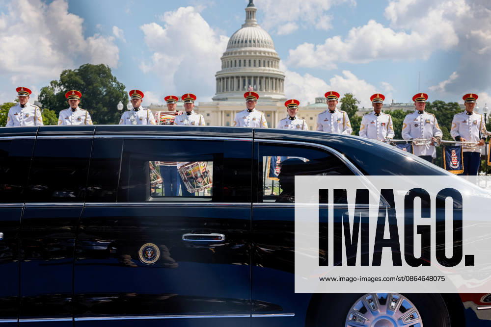 President Trump attends inaugural Freedom 250 Grand Prix in Washington, DC WASHINGTON, D.C., UNITED STATES - AUGUST 23: U.S. President Donald Trump and first lady Melania Trump ride in The Beast on the track during the NTT INDYCAR Series in Washington, DC, on August 23, 2026. President Trump established the Freedom 250 Grand Prix weekend as part of the yearlong celebration marking the 250th anniversary of the United States. Mehmet Eser Anadolu Washington United States. Editorial use only. Please get in touch for any other usage.